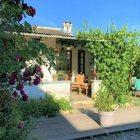 Holiday home Gite: A La Courbe Du Fleuve