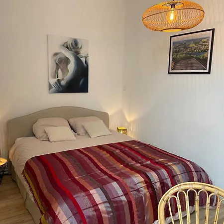 Gite: A La Courbe Du Fleuve Godinne